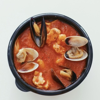 Томатный суп с морепродуктами 